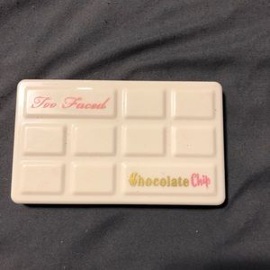Too faced chocolate white palette